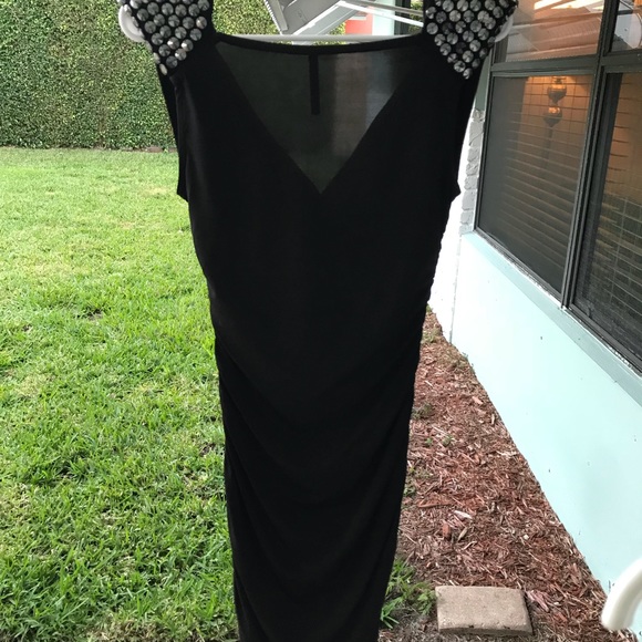 Dresses - Picture 6 of 8